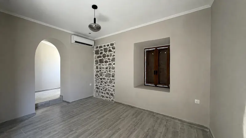 Living area with arched doorway